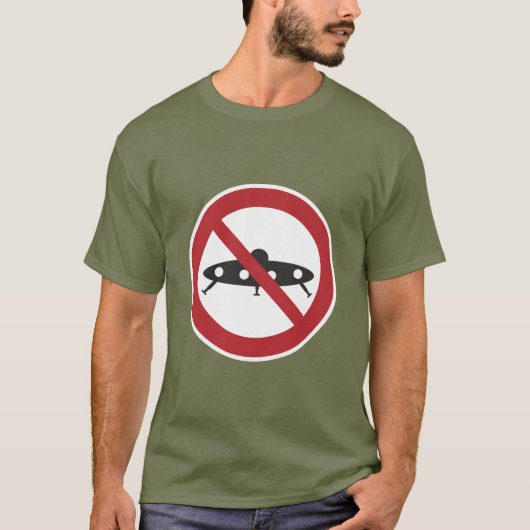 受け皿飛んでいるなし Tシャツ (正面)