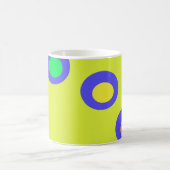 受け飛んでいる皿 コーヒーマグカップ (中央)