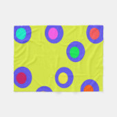 受け飛んでいる皿 フリースブランケット (正面(横))