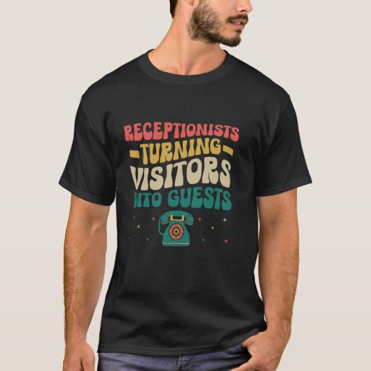 受付係が訪問者をゲストに変える Recepti Tシャツ (正面)
