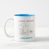 受信トレイを無視、ストレスを最小化 ツートーンマグカップ (左)