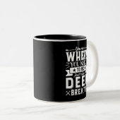 受感動的け入れ引用文は深い息を吸う ツートーンマグカップ (正面右)