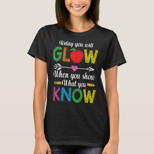 受験者の知っていることを示すテスト日学生 Tシャツ (正面)