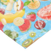 口に水を入れる熱帯果実 テーブルクロス (アングル)