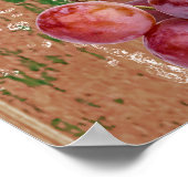 口に水を入れる熱帯果実 ポスター (角)