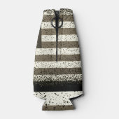 口の中にフィットネスフィットネスのホットドッグが入っている ボトルクーラー (裏面)