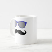 口ひげおよび青いサングラスのユーモア コーヒーマグカップ (正面左)