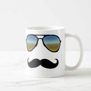 口ひげが付いているおもしろいなレトロのサングラス コーヒーマグカップ