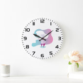 口ひげとトレイで笑顔のシェフ ラージ壁時計