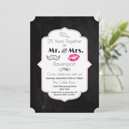 口ひげと唇そしてミセス – 記念日 招待状 (スタンド正面)