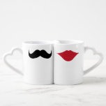 口ひげと唇のカップルのマグカップ ペアカップ<br><div class="desc">彼おもしろいのために黒い口ひげおもしろいと彼女のカップルのために赤い唇セット。</div>