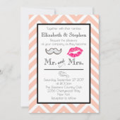 口ひげと唇の結婚式が桃のシェブロンに招待 招待状 (正面)