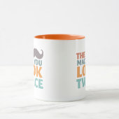 口ひげは、口ひげのマグおもしろいを見せた マグカップ (中央)