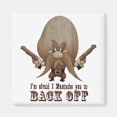 口ひげを口にして後ろへ下がる マグネット (正面)