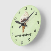口ひげ付きアイスクリーム ラウンド壁時計 (傾斜)