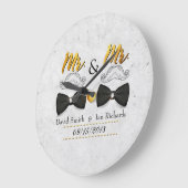 口ひげ、ミスターに向かって弓を引く ラージ壁時計 (傾斜)