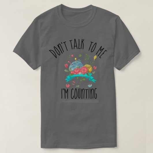 口を利くなカチェットを数える編み物 おもしろい Tシャツ (デザイン正面)