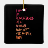 口を閉ざされた女として思い出されない セラミックオーナメント (裏面)