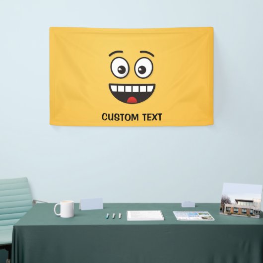口を開けて微笑む顔 横断幕 (トレードショー)