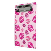 口紅のキスの形のプリントパターン ミニクリップボード (アングル2)