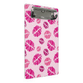 口紅のキスの形のプリントパターン ミニクリップボード (アングル)