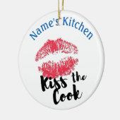 口紅のプリントのキス円形調理師 セラミックオーナメント (左)