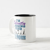 口腔衛生歯科衛生士を黙って判断している ツートーンマグカップ (正面左)