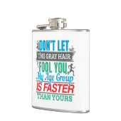 古いおもしろいランナー – より速い年齢グループランニングの フラスク (左)