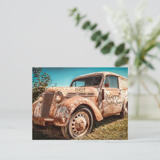 古いさびれた車の誕生日1951年 お誕生日おめでとう ポストカード (スタンド正面)