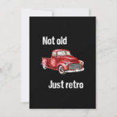 古いわけじゃない、ただレトロで楽しいビンテージの赤いトラックなんだ！ 招待状 (正面)