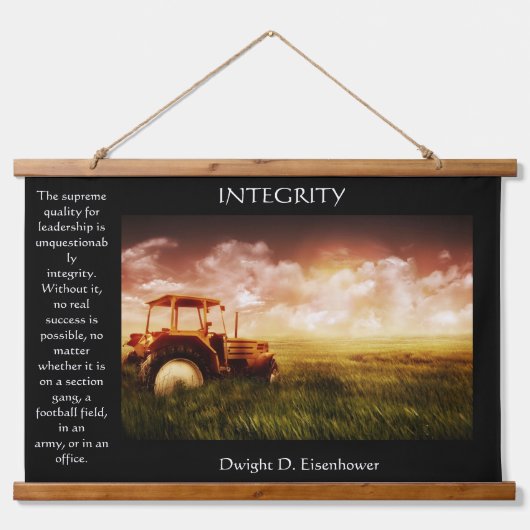 古いアンティークトラクターの農家フィールド 吊り下げ型タペストリー (正面)