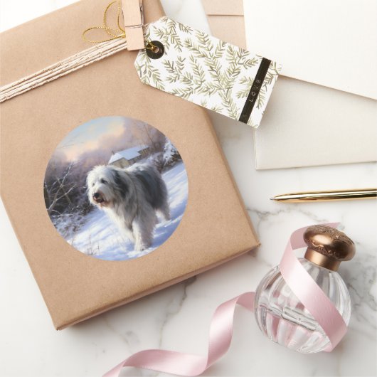 古いイギリスの牧羊犬が雪のクリスマスを過ごした ラウンドシール (ギフト)