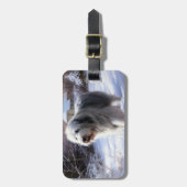 古いイギリスの牧羊犬が雪のクリスマスを過ごした ラゲッジタグ (正面縦)