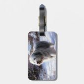 古いイギリスの牧羊犬が雪のクリスマスを過ごした ラゲッジタグ (裏面縦)