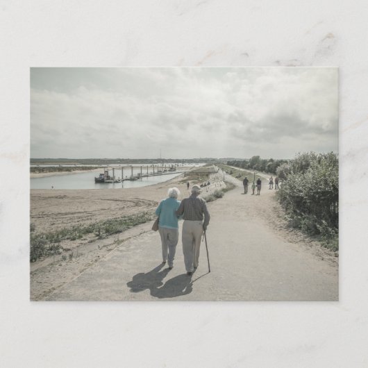 古いカップル歩くオン通り ポストカード (正面)