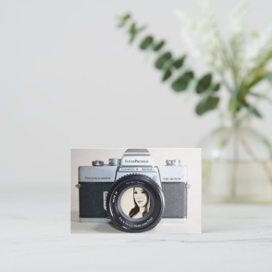 古いカメラが写真を撮る 名刺 (スタンド正面)
