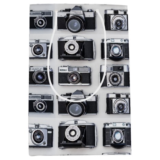 古いカメラコレクターフォトグラファーのギフトラップ ミディアムペーパーバッグ (正面)