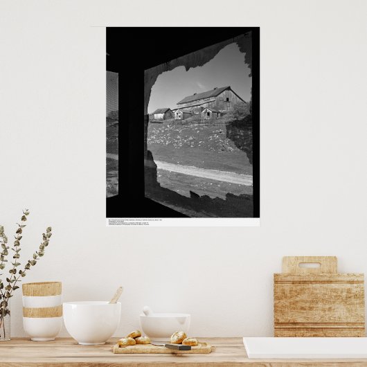 古いクックハウスの壊れたスクリーンを通して納屋 ポスター (キッチン)