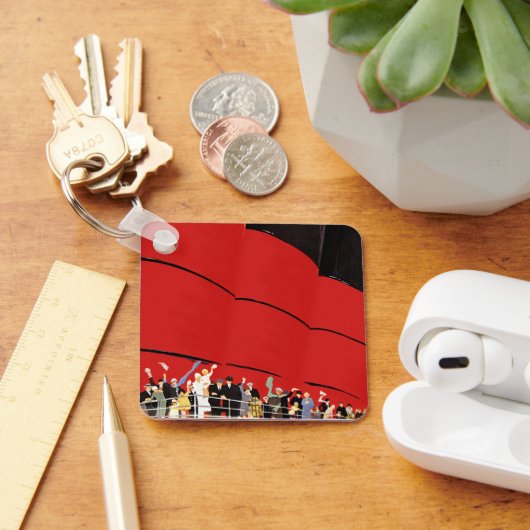 古いクルーズ客船の乗客が別れの挨拋をしている様子 キーホルダー (デスク)