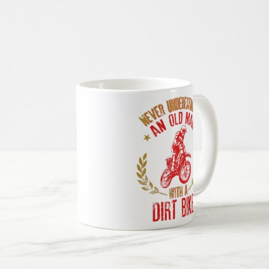 古いケシを泥のバイクで過小評価しない コーヒーマグカップ (正面右)