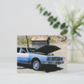 古いシボレー・インパラ放棄 インビテーションポストカード (スタンド正面)