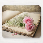 古いスクラップブックにピンクのバラ マウスパッド (正面)