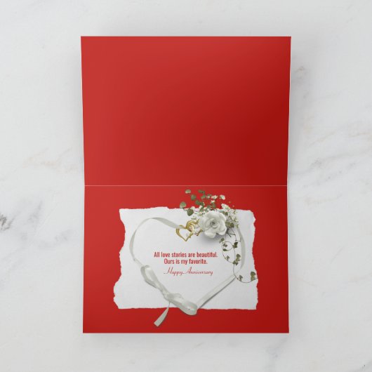 古いスーツケースの記念日に赤い下着とバラ カード (内部)