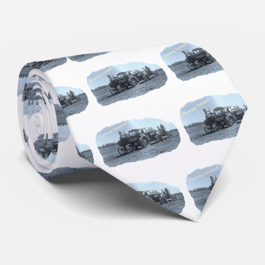 古いトラクターの耕すこと ネクタイ (ロール)