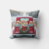 古いトラックのクリスマスゴールデンレトリバーパピー クッション (正面)