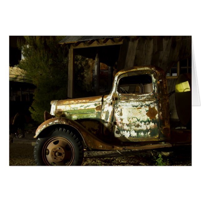 古いトラック-絵を描かれるライト (正面横)