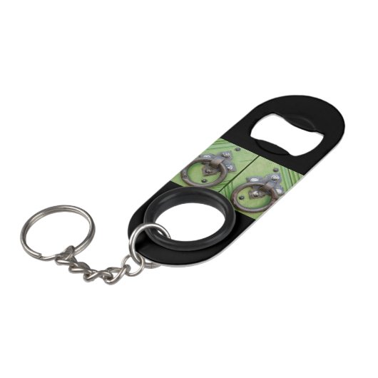 古いドア キーホルダー栓抜き (正面アングル)