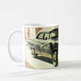 古いハバナ、キューバのマグカップの通り上のアメリカの車 マグカップ