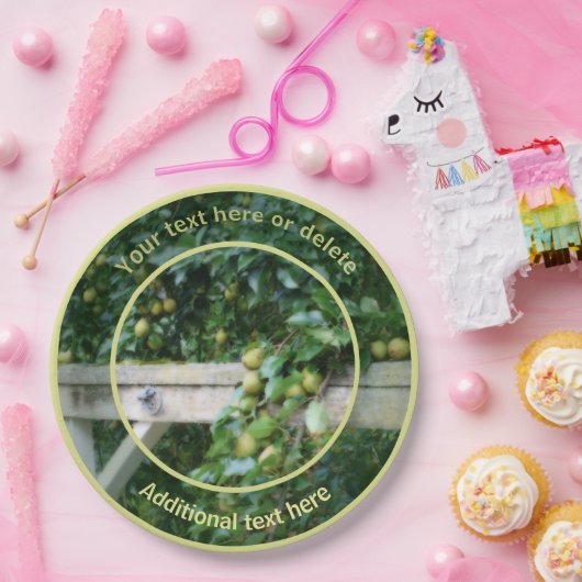 古いヒッチングポストの上の梨パーソナライズされたパーティー ペーパープレート (パーティー)