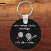 古いヒッピーを猫に甘く見てはいけなおもしろいい キーホルダー (正面)